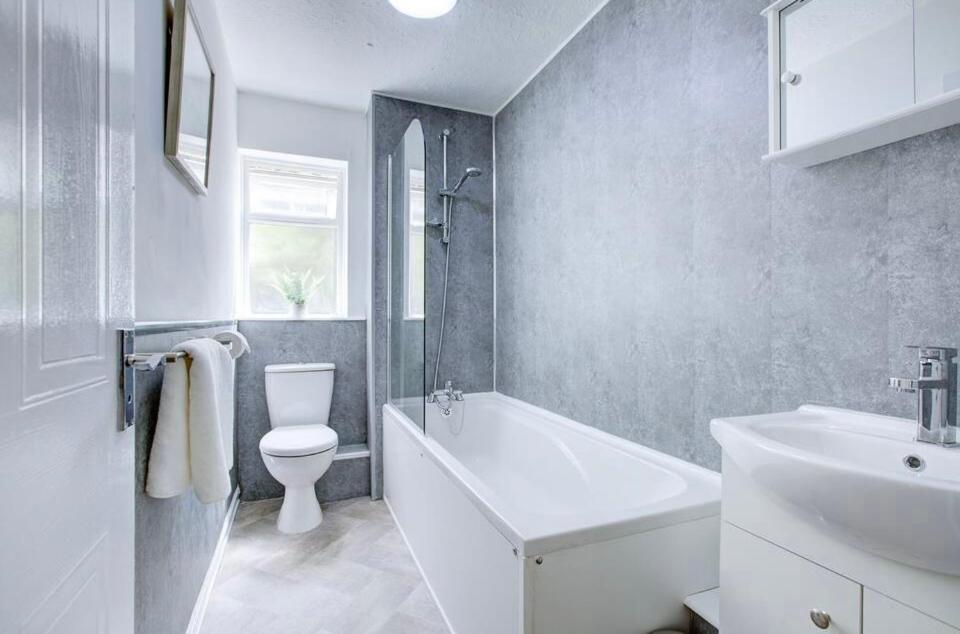 Spacious 2 Bedroom Londra