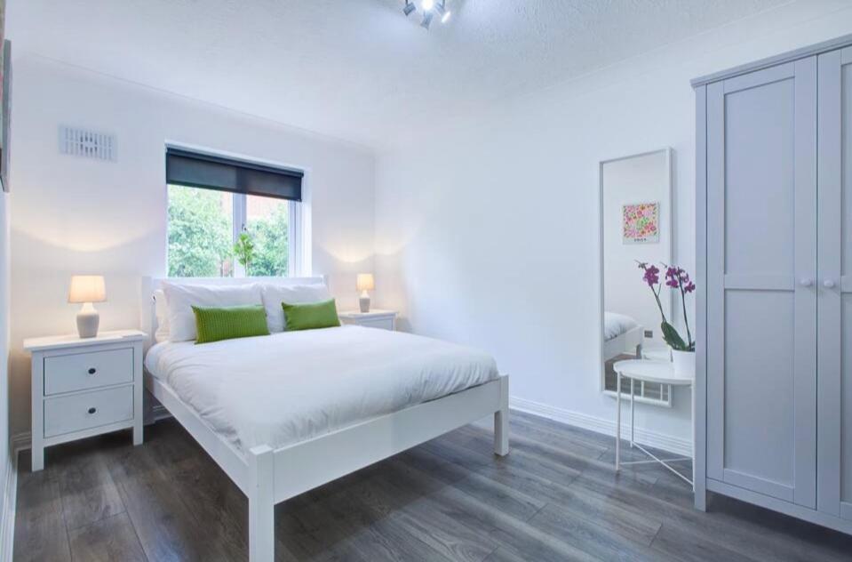 Spacious 2 Bedroom Appartamento Londra