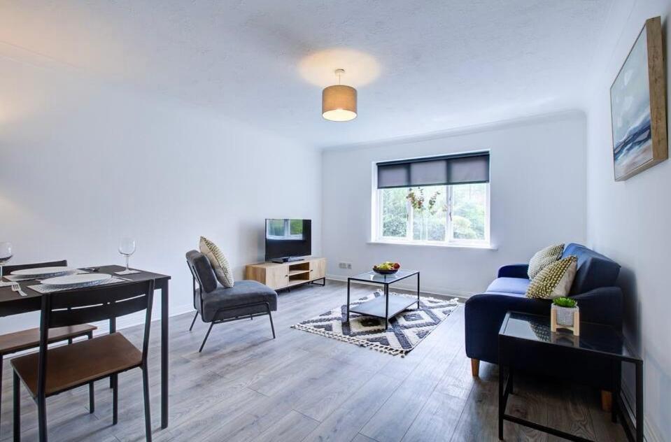 Appartamento Spacious 2 Bedroom Londra